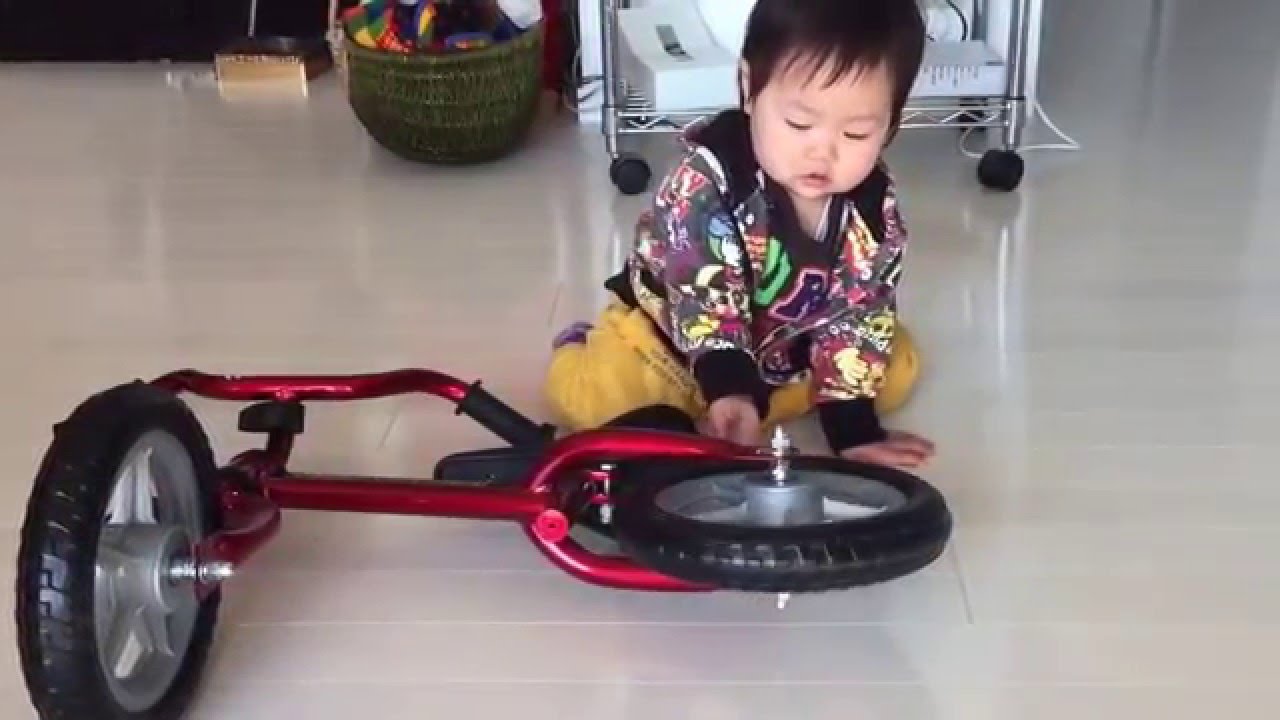 バランスバイクと1歳6ヶ月女児